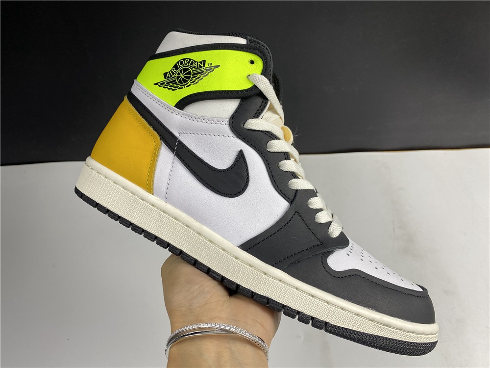 Air Jordan 1 High OG University Gold 555088-118